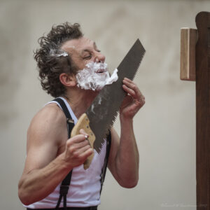 Cie Ni des pieds et des mains spectacle Festival de Bouche à Oreille 2023 Jura Orgelet Bourgogne Franche Comté