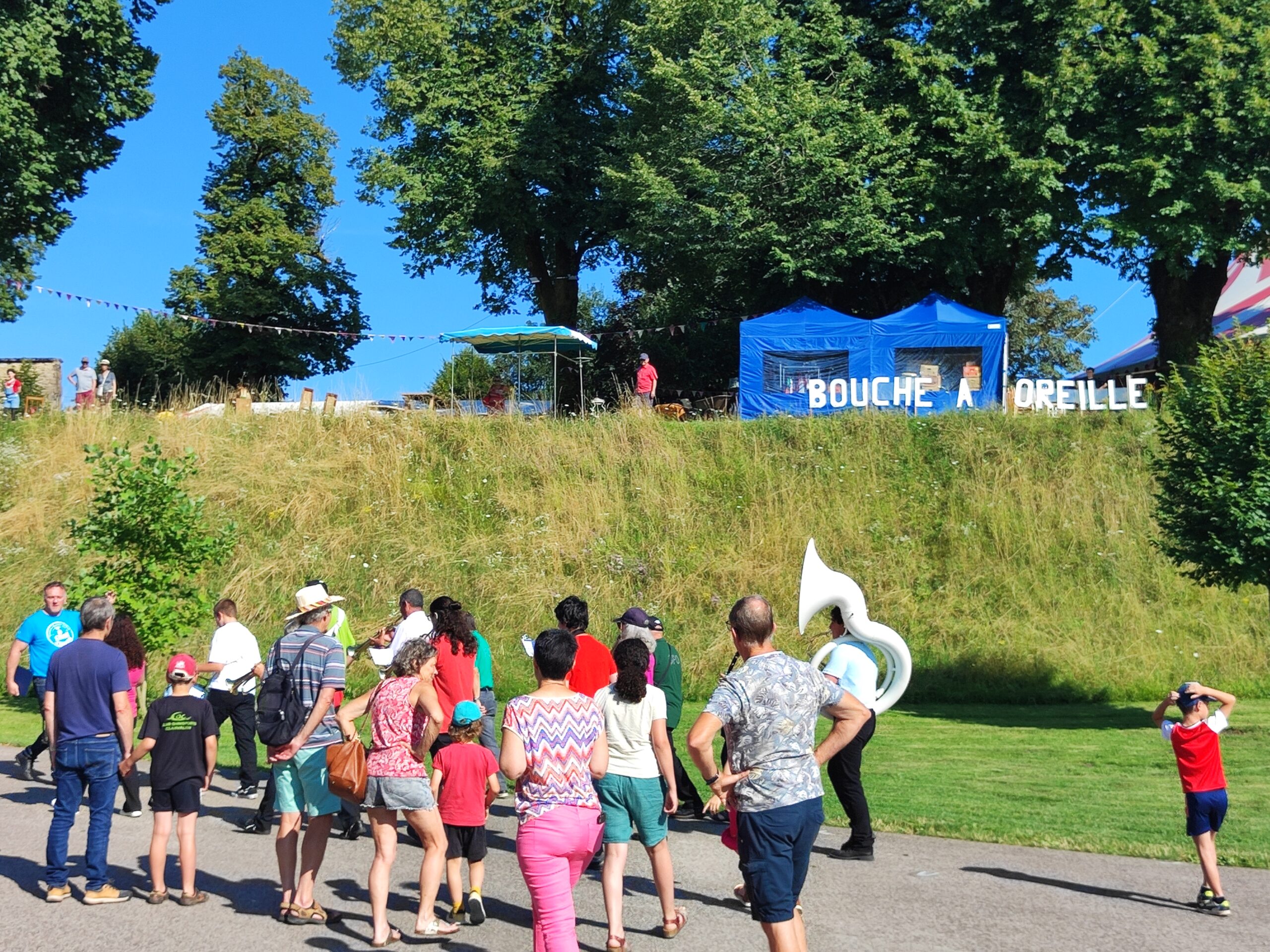 festival de bouche à oreille jura orgelet festival-jura concerts spectacles agenda programmation atelier jura local orgelet arinthod petite montagne tourisme lacs chorale rock funk vocal théâtre de rue cirque clown animations bénévoles bénévolat musique juillet 2025 été