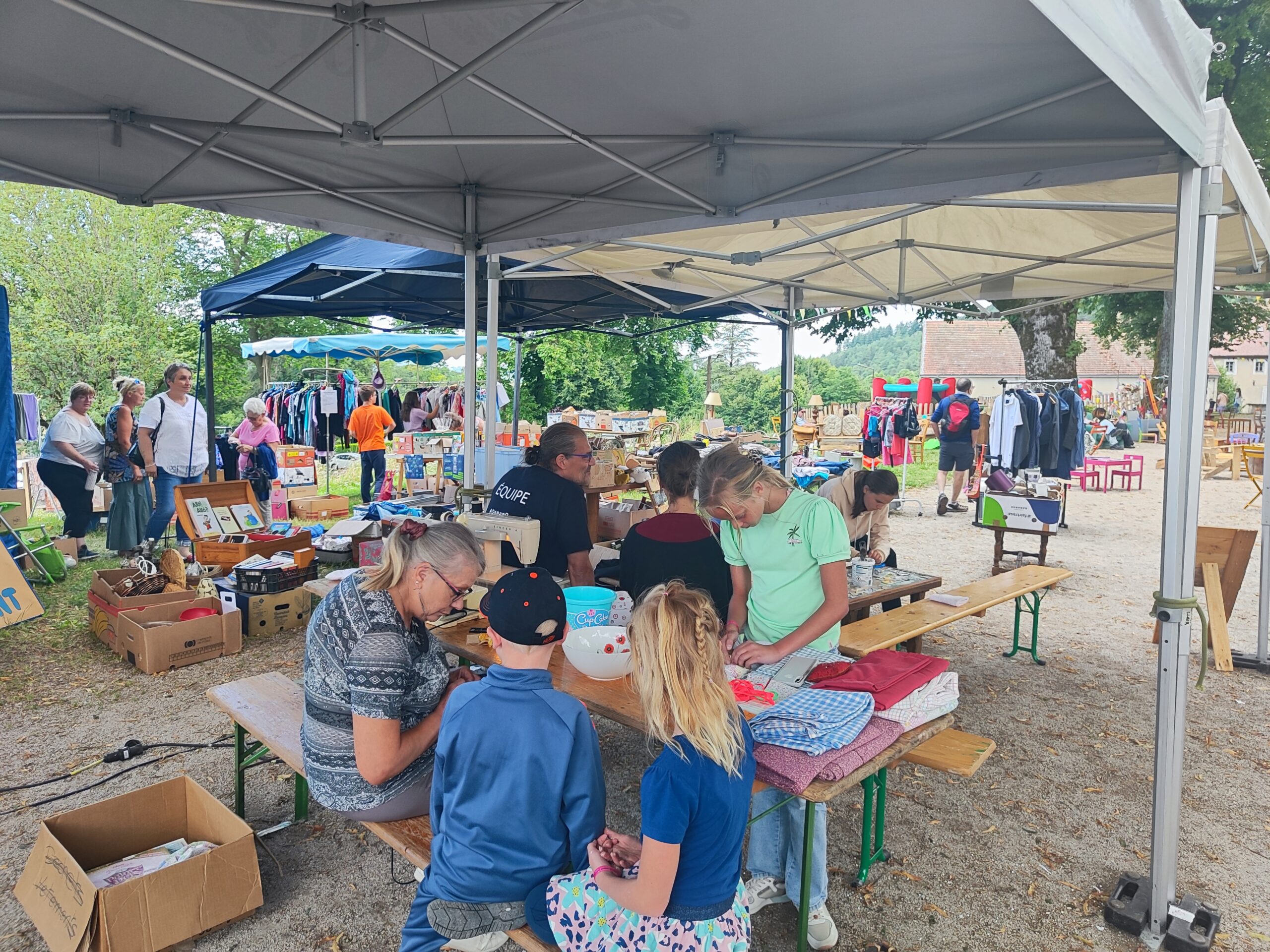 festival de bouche à oreille jura orgelet festival-jura concerts spectacles agenda programmation atelier jura local orgelet arinthod petite montagne tourisme lacs chorale rock funk vocal théâtre de rue cirque clown animations bénévoles bénévolat musique juillet 2025 été