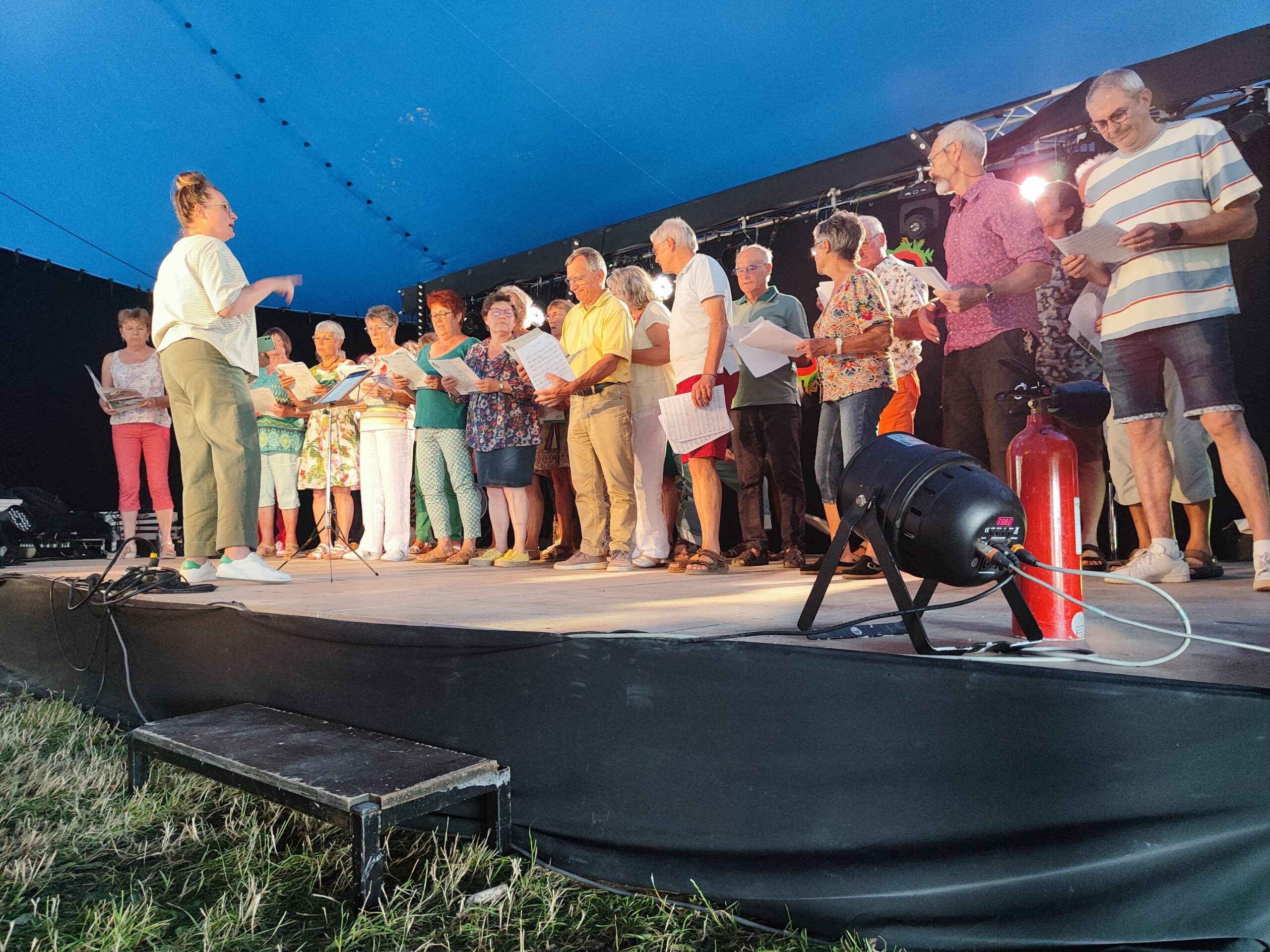 festival de bouche à oreille jura orgelet festival-jura concerts spectacles agenda programmation atelier jura local orgelet arinthod petite montagne tourisme lacs chorale rock funk vocal théâtre de rue cirque clown animations bénévoles bénévolat musique juillet 2025 été